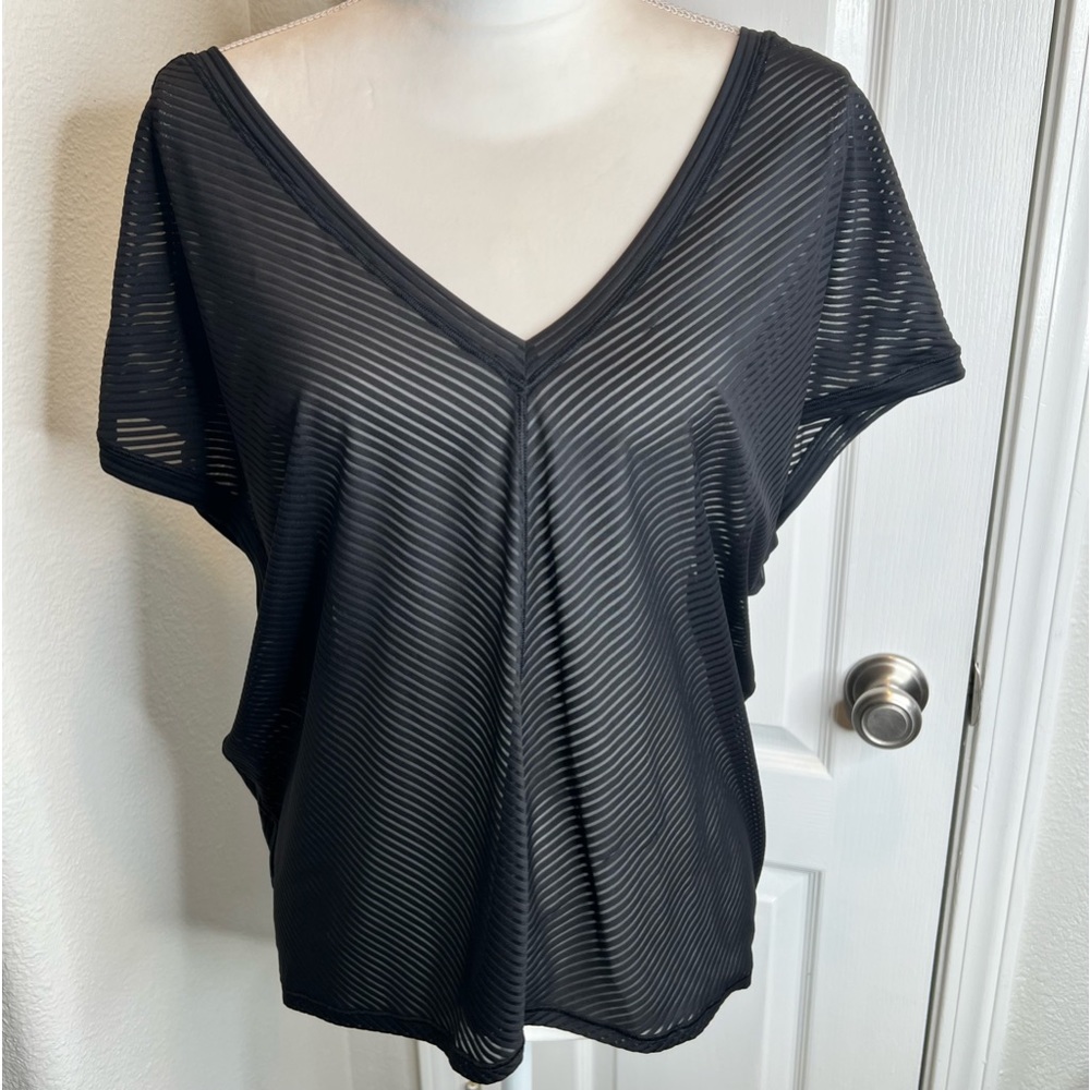 Lululemon Sheer V-Neck top size 12